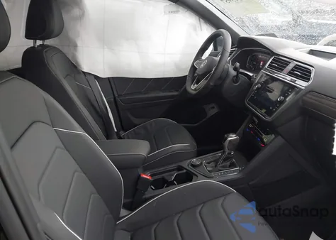 2024 Volkswagen Tiguan 2.0T Sel R-Line из США, поврежденный, VIN 3VV4B7AX1RM196915